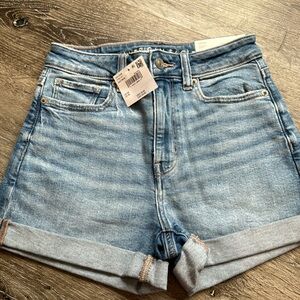 American eagle- mom short stretch high rise denim shorts